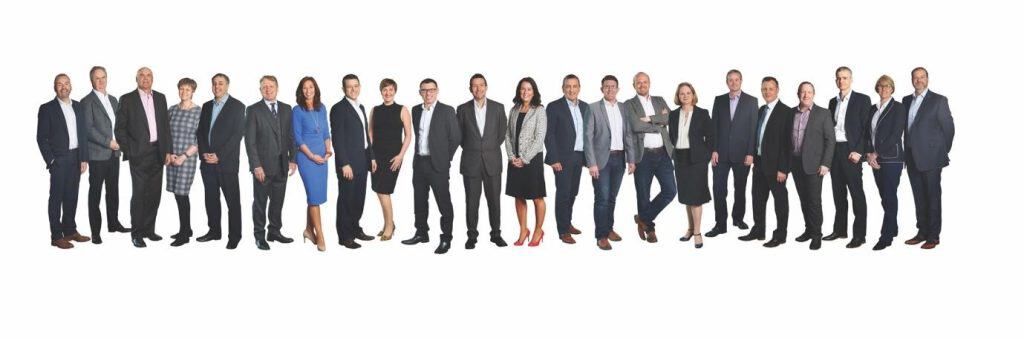 Six steps to guarantee a ROI (return on investment) in customer experience - Group Pic