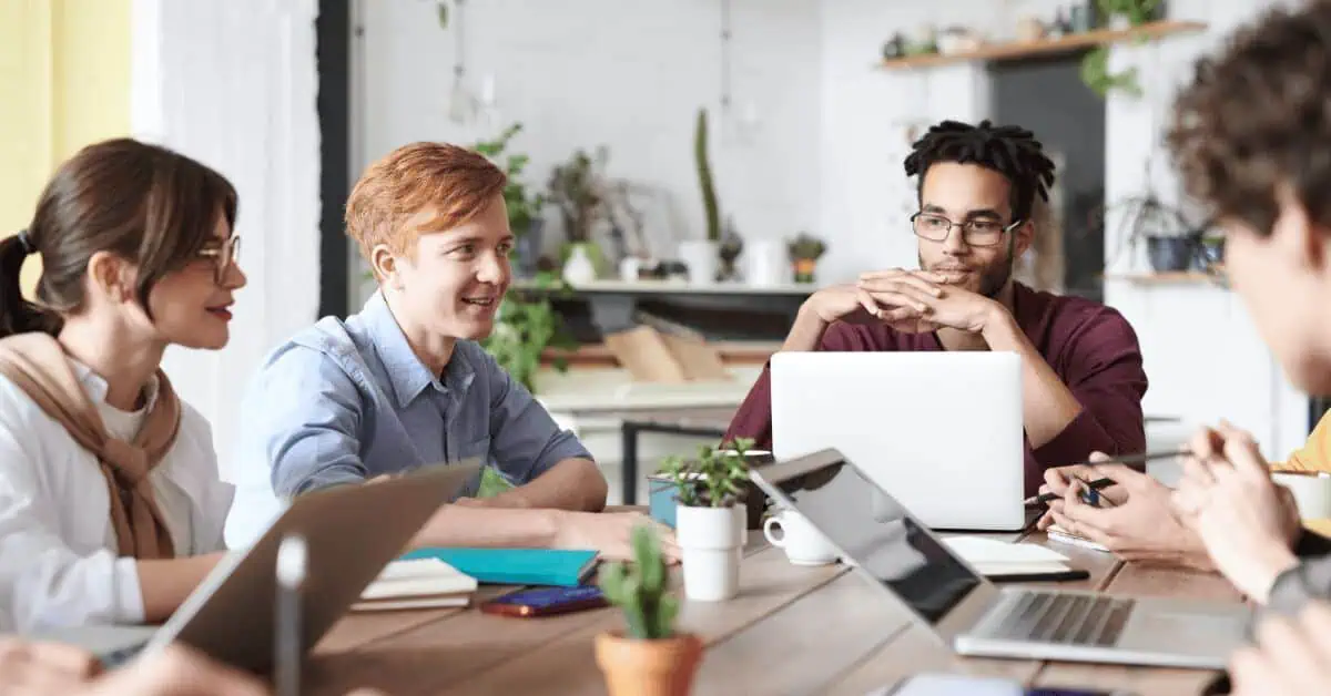 Happy employees. The synergy between EX and CX.